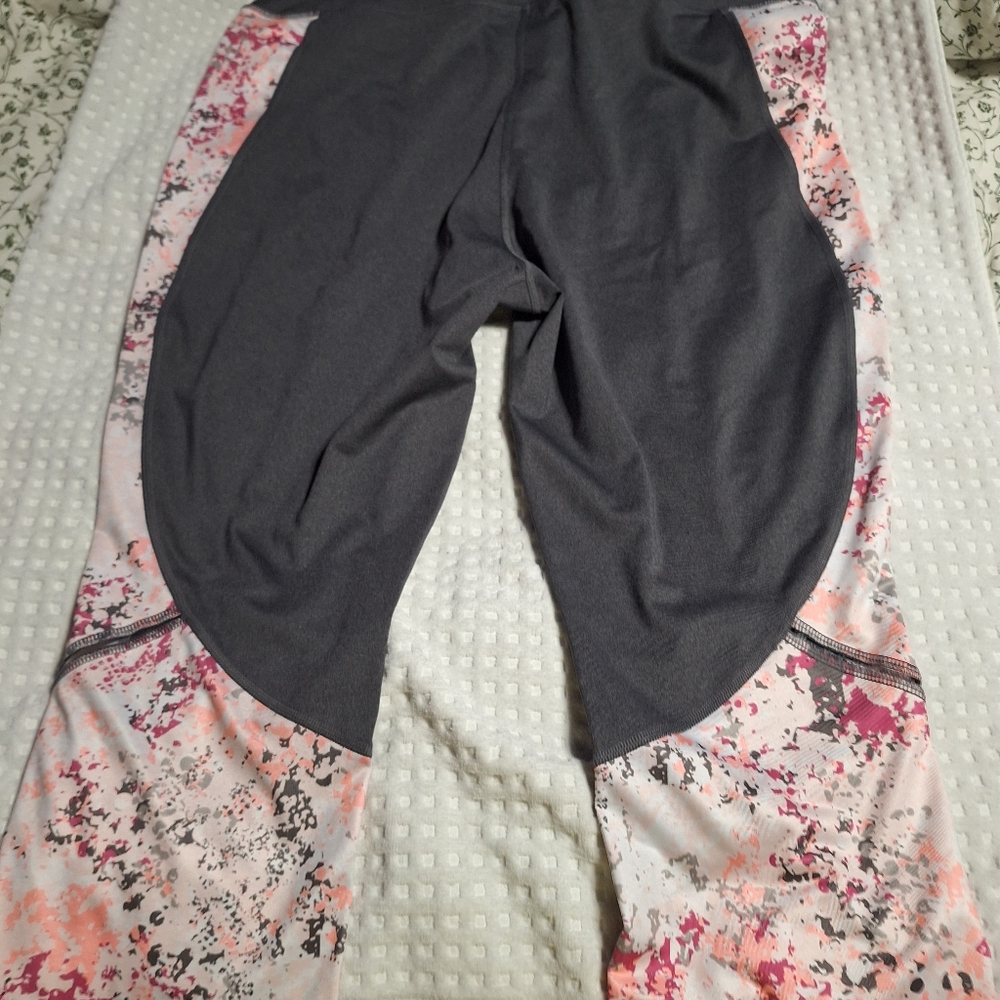 Gray and Pink Athletic Leggings Tek Gear Dry Tek Pink & Gray Capri Leggings Sz1X - Picture 3 of 5